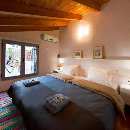 Experience A Unique Hand-built House At Gazi Area Apartment *