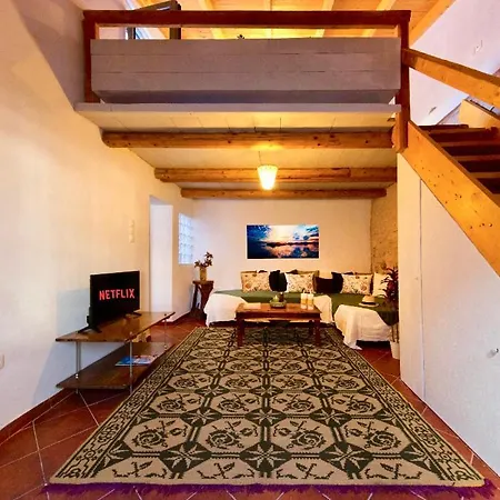 Experience A Unique Hand-built House At Gazi Area Apartment *